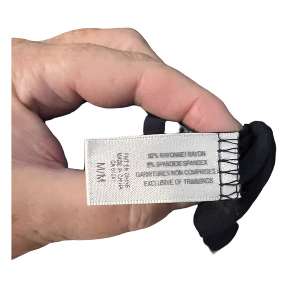 A lovely basic black dress in size medium by Simons - Picture 4 of 6